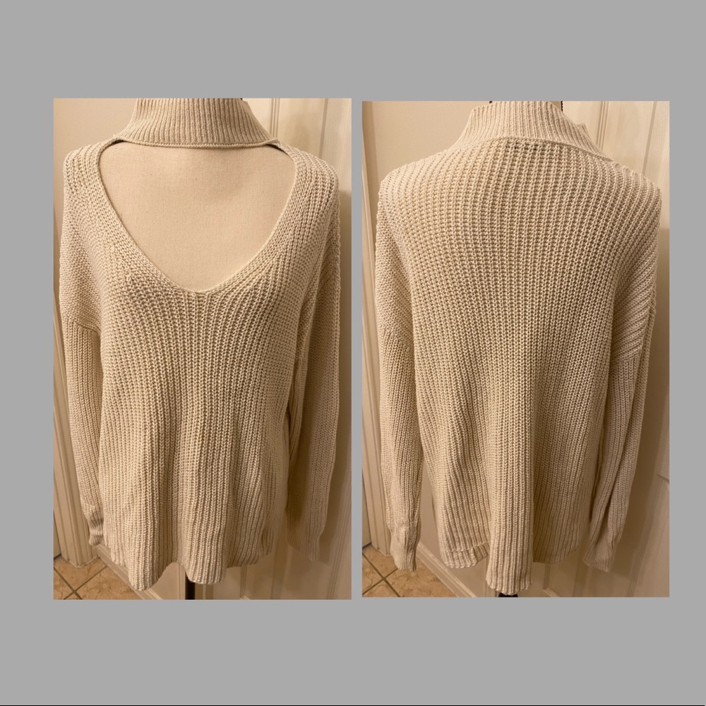 ZARA SWEATER WITH A NECK CUTOUT